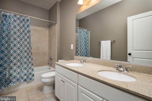 15909 Paynes Farm Dr, Haymarket VA  20169-8123 exterior