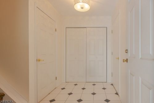 18 Springholm Dr, Berkeley Heights NJ  07922-2721 exterior