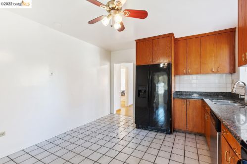 2368 Bartlett St, Oakland CA 94601-3213 exterior