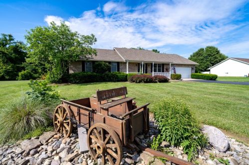 8986 Fawn Trl, Blanchester, OH 45107-6500
