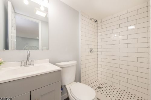 505 Drake Ave, Roselle NJ  07203-1415 exterior