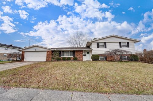 415 Sherwood Park Dr, Springfield, OH 45505-2912