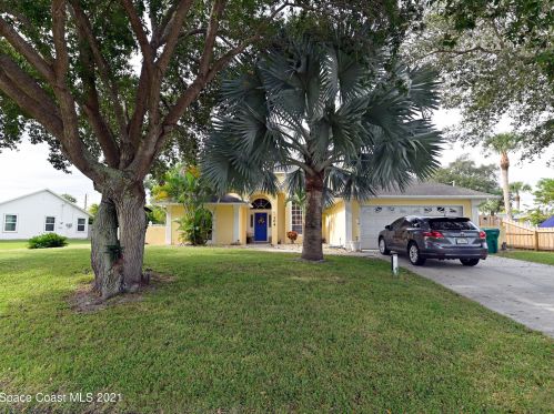 104 Curtis Cir, Sebastian, FL 32958-6251