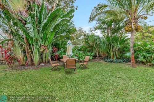 320 4 Ave, Delray Beach FL  33444-2717 exterior