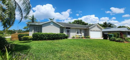 297 Biltmore St, Fort Pierce FL  34983-1520 exterior
