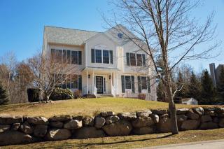 25 Hawk Dr, Salem, NH 03079-1366