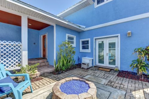 4241 Atlantic Ave, Daytona Beach FL 32127-7004 exterior