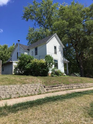 309 Lowe Ave, Fairfield, IA 52556-2334