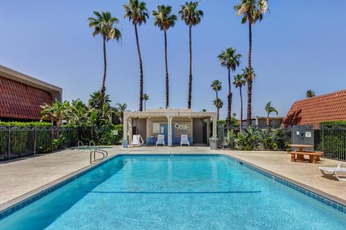 2222 Indian Canyon Dr, Palm Springs CA  92262-3057 exterior