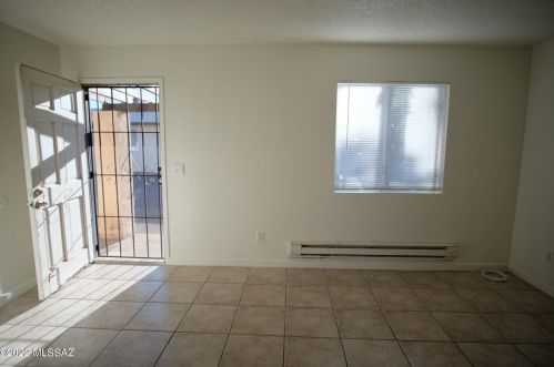 5872 28th St, Tucson, AZ 85711-5978