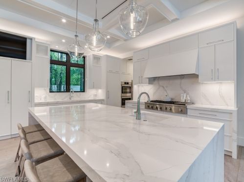 336 1st Ave, Naples FL  34102-5905 exterior