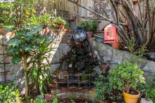 7950 Hillmont Dr, Oakland CA  94605-3521 exterior