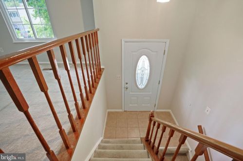 8464 Great Lake Ln, Springfield VA  22153-4004 exterior
