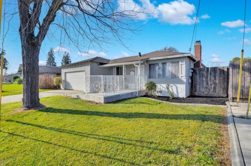 2213 Vicki Dr, Modesto CA  95350-3468 exterior
