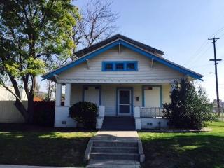 106 Poplar Ave, Fresno, CA 93701-1742
