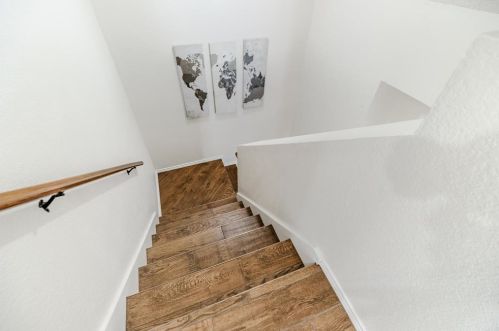 2213 Silverthorn Ln, Lewisville TX  75028-7246 exterior