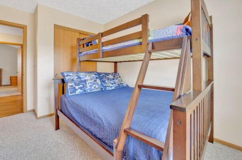 1565 Roscommon Dr, Pataskala OH  43062-7018 exterior