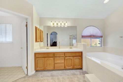 272 Sparrow St, Vacaville CA  95687-7225 exterior