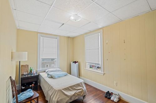 7 Bayview Ave, Middletown RI 02840-2108 exterior