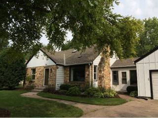 1165 Burke Ave, Saint Paul, MN 55113-5903