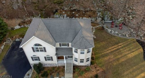 11 Cedar Ct, Hackettstown NJ  07840-2850 exterior