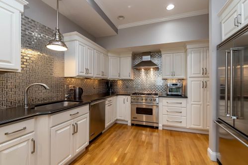 25 Hawthorne Vlg Rd, Nashua NH 03062-2274 exterior