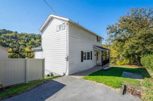 683 1st Ave, Bridgeville PA  15017-1341 exterior