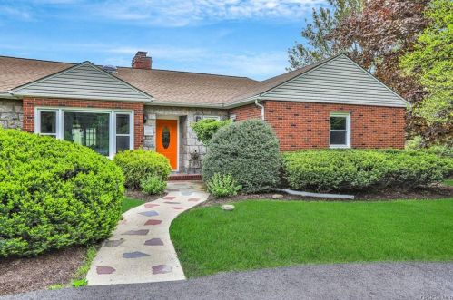2 Young Ave, Marlborough, NY 12542-5702