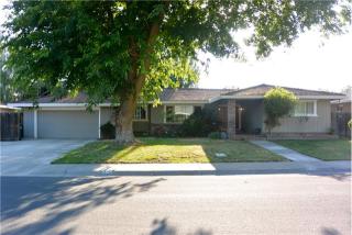 910 Sycamore Ln, Woodland, CA 95695-4437