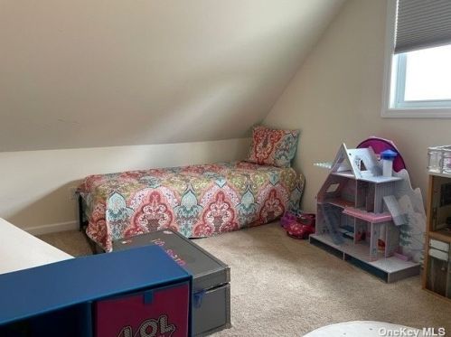 190 31 St, North Lindenhurst NY 11757-3216 exterior