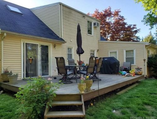 19 Long Hill Dr, Stamford, CT 06902-1414