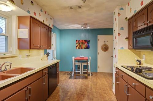 9905 Estate Ln, Dallas TX  75238-2130 exterior