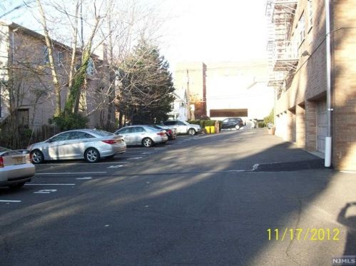 479 Broad Ave, Palisades Park NJ  07650-1650 exterior