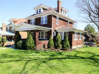 245 Parker Dr, Pittsburgh, PA 15216-1309