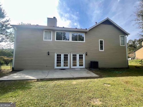 1011 Chapman Cir, Stone Mountain GA  30088-2549 exterior
