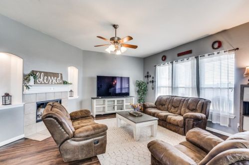 109 Toma Hawk Dr, Greenville TX 75402-2802 exterior