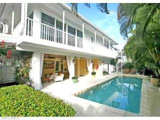 877 7th St, Naples FL  34117-2282 exterior