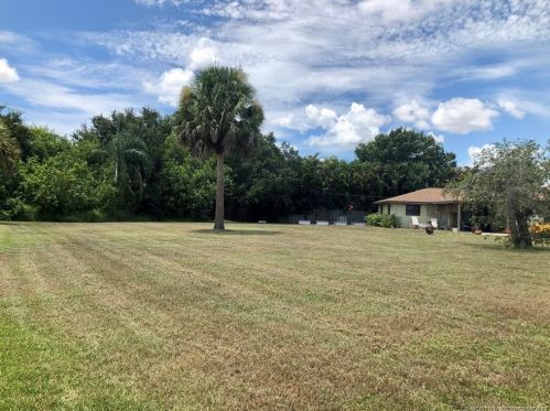2132 Flanders Rd, Fort Pierce, FL 34952-5652