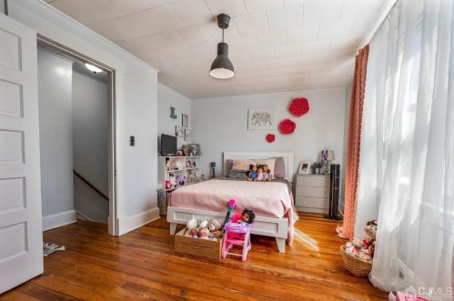 25 Hanson Ave, Perth Amboy NJ  08863-1730 exterior