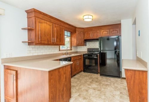 11 Colleen Cir, Billerica MA 01821-5846 exterior