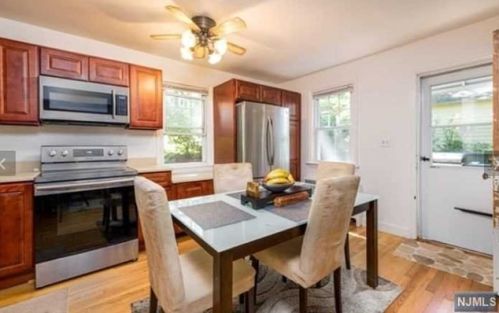 45 Forest Ave, Montvale, NJ 07645-2204