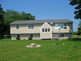 9 Lake Rd, Tiverton, RI 02878-3405