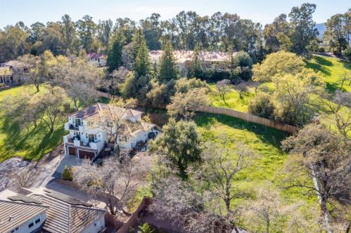 2054 Zinfandel Ct, Vacaville CA  95688-2829 exterior