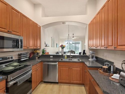 6196 Mandalay Cir, Naples FL  34112-1908 exterior