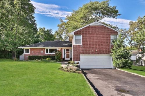 38 Avis Dr, New Rochelle, NY 10804-3004