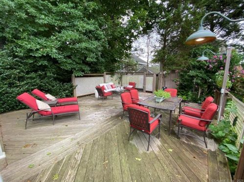 24 Middlefield St, Groton CT  06340-8826 exterior