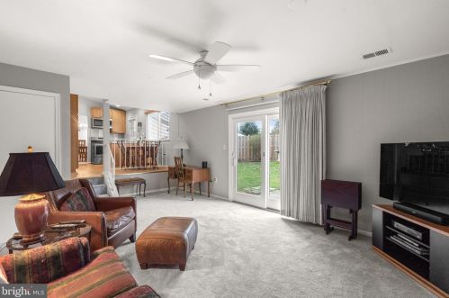 6010 Rdg Frd Dr, Springfield VA 22015-3651 exterior