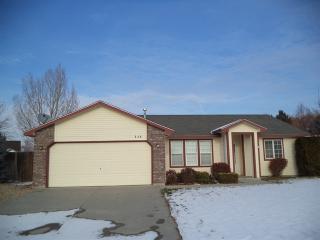 546 Hawk St, Meridian ID  83646-4401 exterior