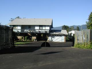 1522 Tyee Rd, Umpqua, OR 97486-9704