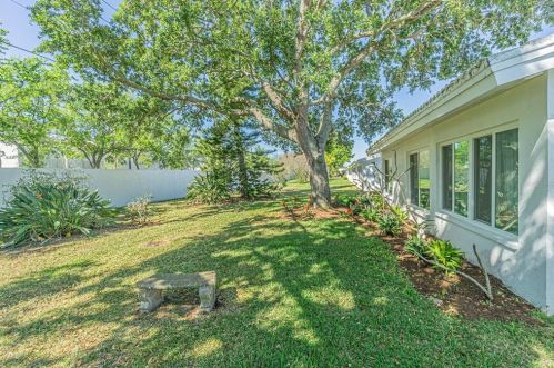 3832 90th Ter, Pinellas Park FL  33782-5942 exterior